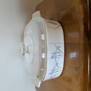 Corningware 2 liter casserole dish with lid